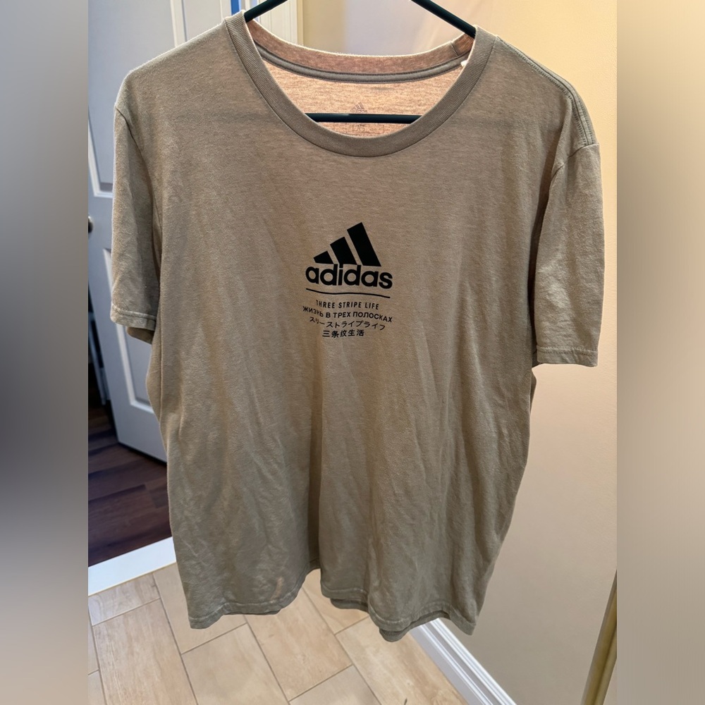Men’s Large Adidas T-shirt